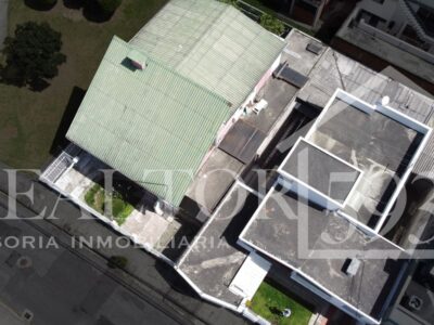 🏡 ¡GRAN OPORTUNIDAD EN EL NORTE DE QUITO! 🏡📍 Ubicación: Calle Isla San Cristóbal y Yasuní, sector Zaldumbide – Jipijapa📐 Terreno: 350 m²🏗️ Construcción total: 344.11 m²🔑 Régimen: Propiedad individual🧱 Tipo de inmueble: Vivienda + Local comercial